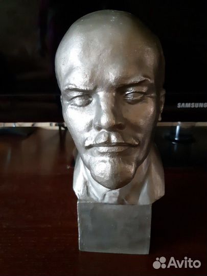 Бюст Ленина