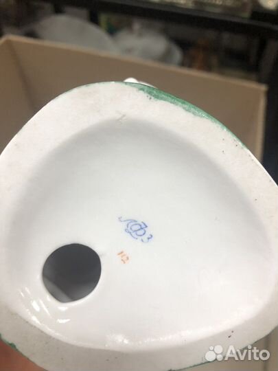 Статуэтка фарфоровая лфз Гадание на ромашке