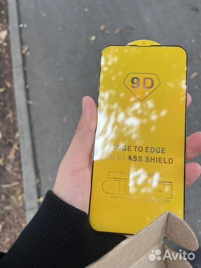 Защитное стекло на iPhone 13 pro max