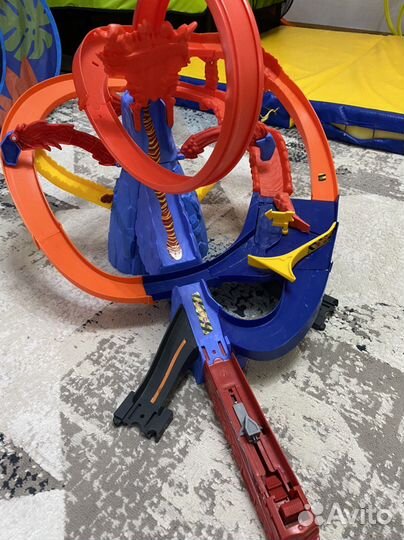 Трек Hot Wheels Вулкан