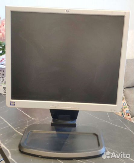 Продаю монитор HP 1740