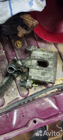 Задний тормозной суппорт левый ford focus 2