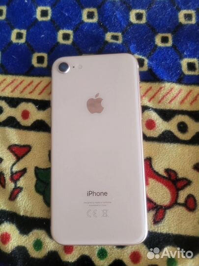 Телефон iPhone 8