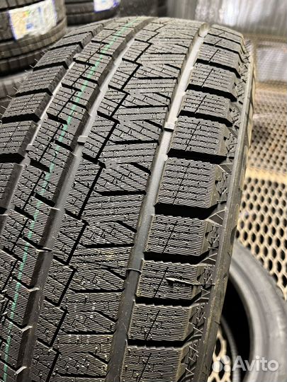 Kapsen SnowShoes AW33 245/40 R20 89H