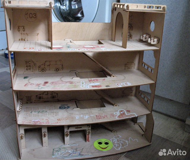 Деревянная парковка для машинок