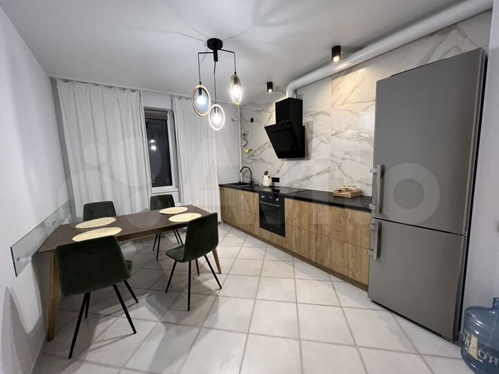 2-к. квартира, 65 м², 2/14 эт.