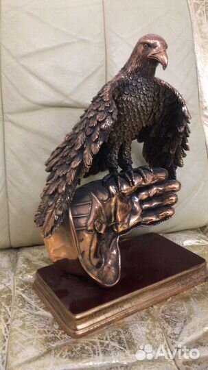 Статуя большая Девушка с чашей