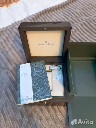 Продам коробку д/часов Audemars Piageut(ориг)