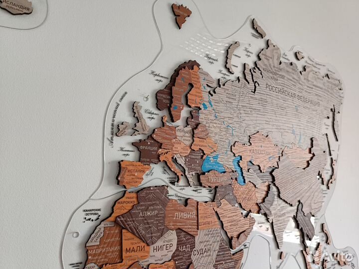 Деревянная карта мира