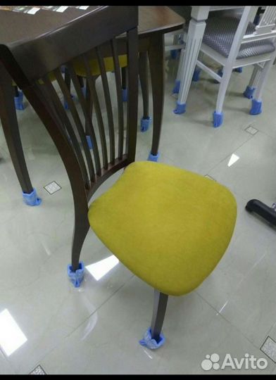 Стол и стулья