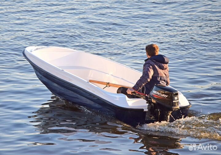 Моторная лодка Пингвин тримаран новая в наличии