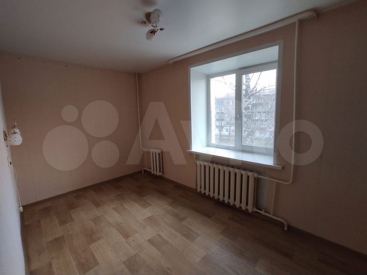 3-к. квартира, 48 м², 3/5 эт.