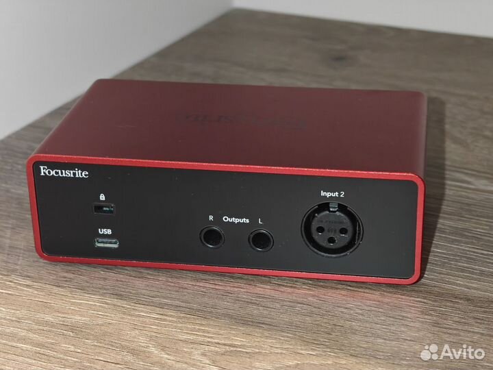 Внешняя звуковая карта focusrite Scarlett Solo 4