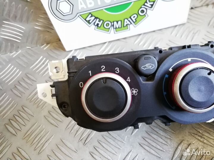 Блок управления отопителем Ford Focus 2 2009г