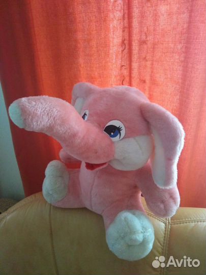 Слон розовый
