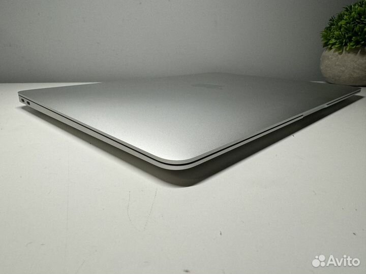 Apple MacBook Air 13 M1 2020 8 циклов (8/256)