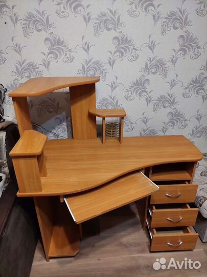 Компьютерный стол