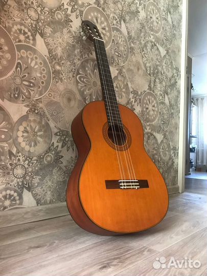 Акустическая гитара yamaha