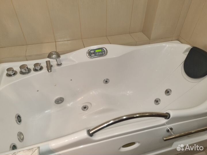 Гидромассажная акриловая ванна luyisi А-3106