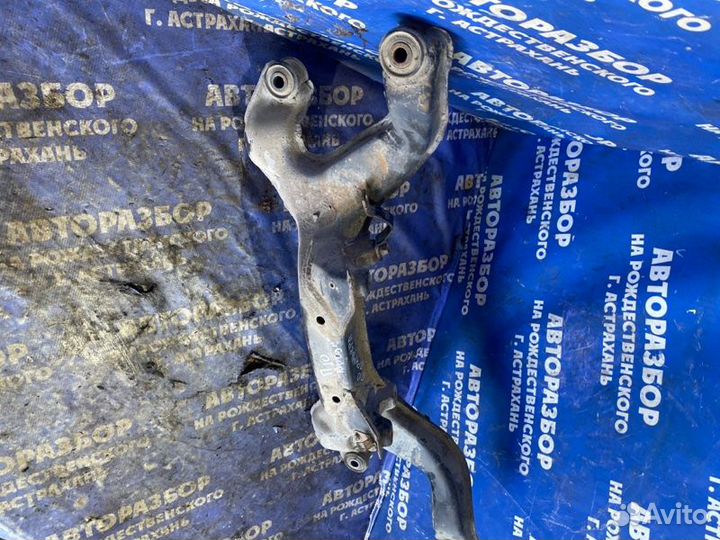 Передний подрамник Nissan Primera P10 седан 1993