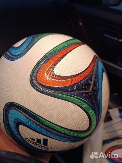 Футбольный мяч adidas brazuca 2014 FIFA PRO