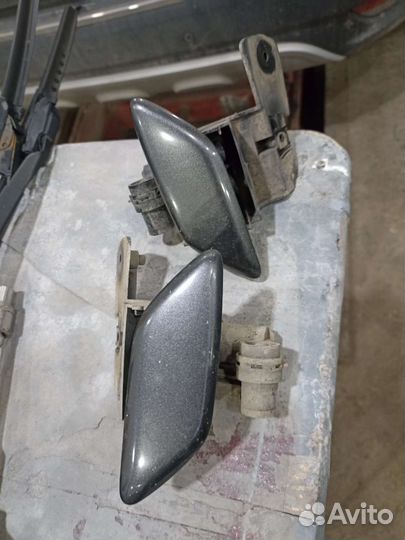 Форсунка омывателя фары Toyota Corolla 150