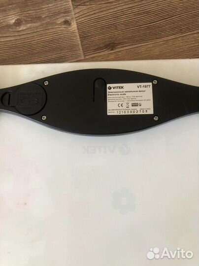 Весы напольные электронные Vitek