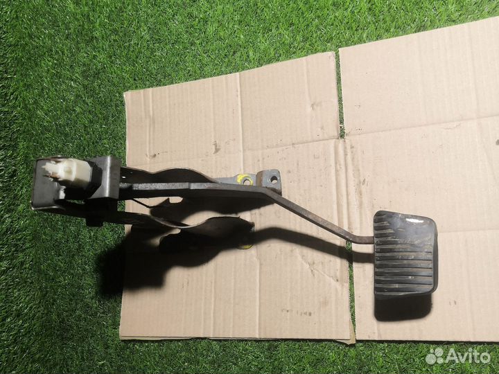 Педаль тормоза АКПП Daewoo Nubira 1