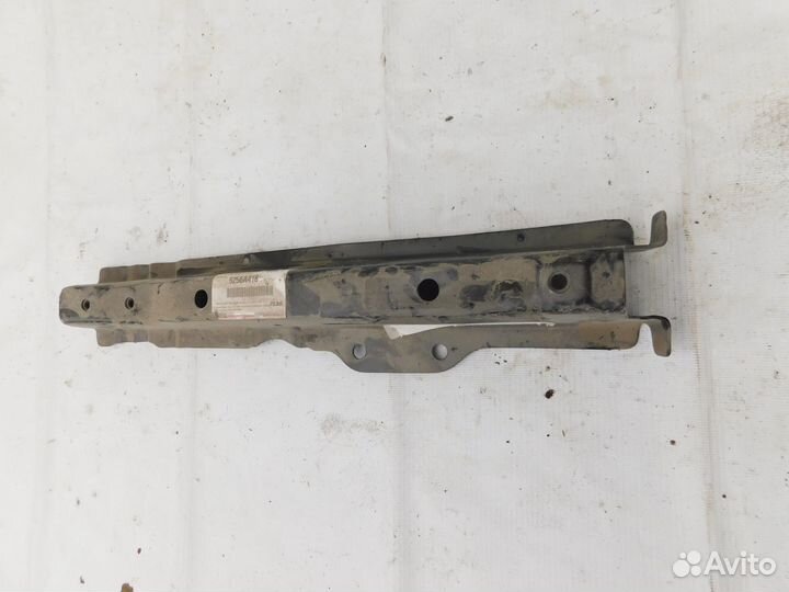 Кронштейн замка капота Mitsubishi L200