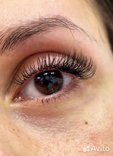 Модель на наращивание ресниц
