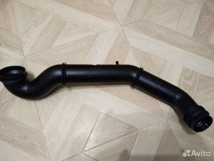 Нижний патрубок интеркулера Volvo XC90