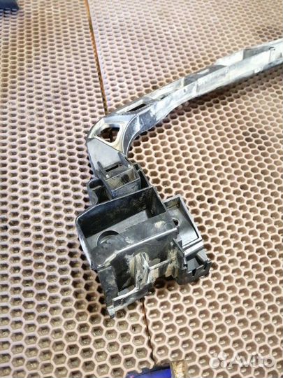 Кронштейн бампера задний Volkswagen Golf 6 BSE 1.6