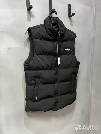 Стильная жилетка Calvin Klein для современных мужчин