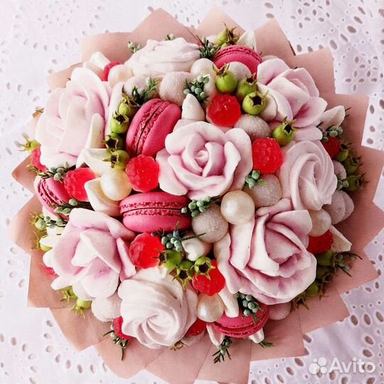 Съедобный букет из сладостей тренеру