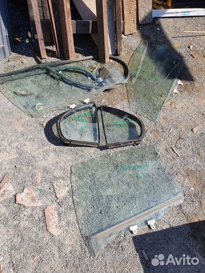 Стекло двери Nissan Maxima (A32) 1994-2000