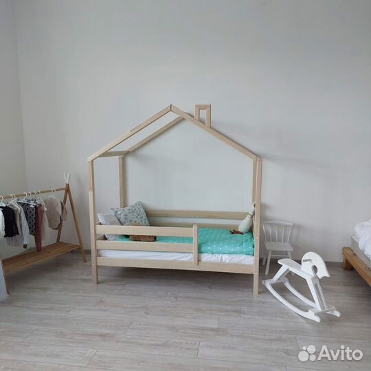 Кровать детская домик