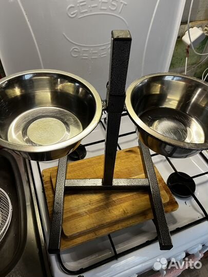 Подставка с мисками