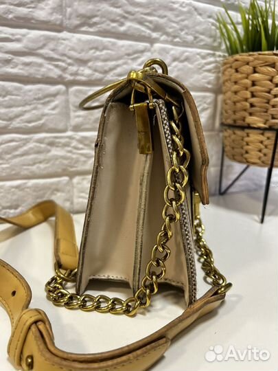 Сумка женская желтая с металлической ручкой