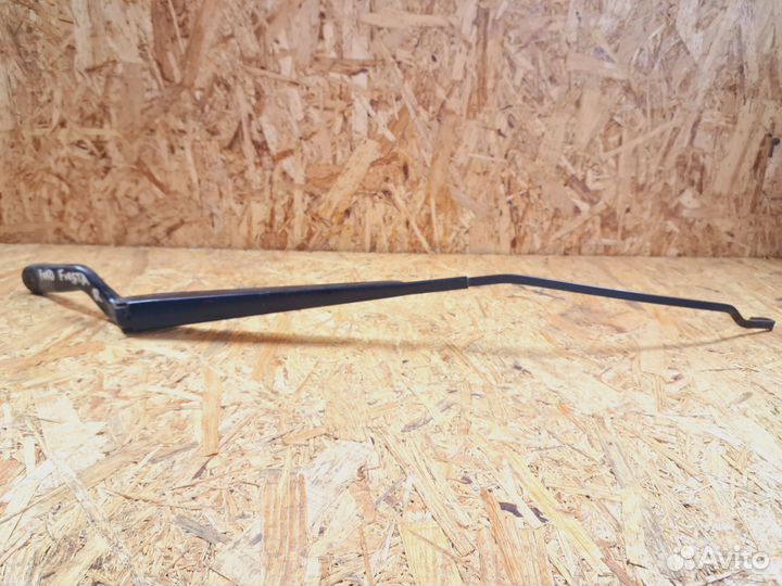 Поводок стеклоочистителя Ford Fiesta правый