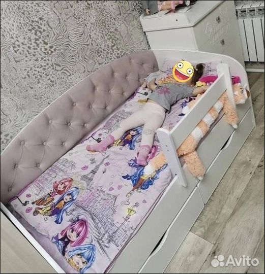 Детская кровать с мягкой спинкой и ящиками