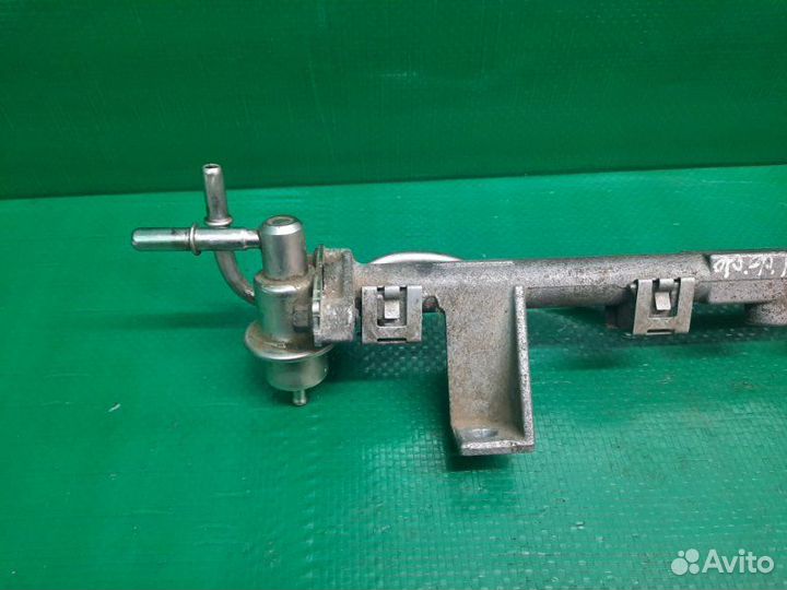 Топливная рампа Ford Focus 1 седан eydk 2005