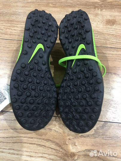 Бутсы сороконожки nike 35 размер новые