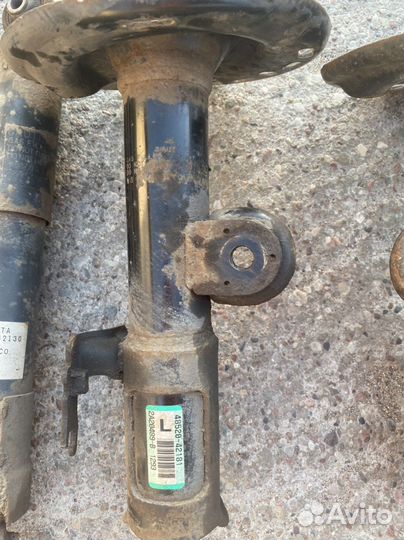 Амортизатор Toyota Rav4 III 2008г