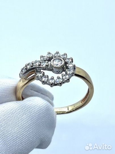 Золотое кольцо с камнем 17р