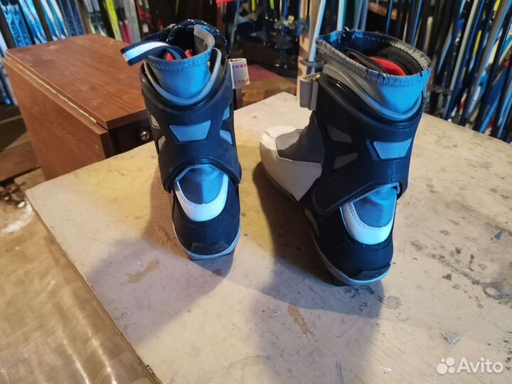 Лыжные ботинки