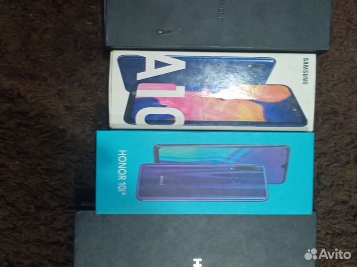 Коробки от телефонов