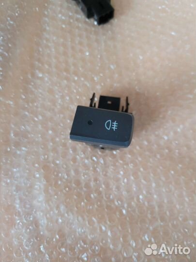 Кнопка включения задних противотуманных фар