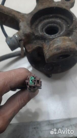 Кулак поворотный передний левый под абс