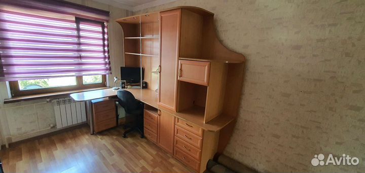 Уголок школьника стол со шкафчиками