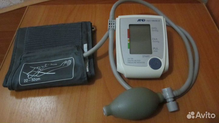 Тонометр-бренд-AND-Япония-полу-автомат-не рабочий